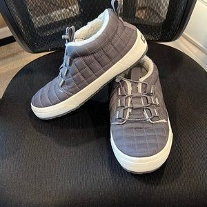 Comfy slip on vans with fleece lining